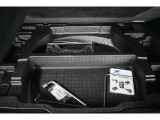 サブトランク付ですので洗車道具や工具の収納に便利です。