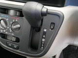 扱いやすいシフトノブです。