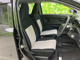 シンプルで使いやすい内装空間。運転席からの操作もスムーズに行えます。