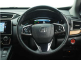 【本革巻きステアリング+ステアリングヒーター】ステアリングは運転中、常に触れる部分。しっとりとした上質な触れ心地がドライブ体験を彩ります。ハンドルヒーターも加わり、冬の冷たさも解決です♪