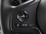 ◆オーディオリモコンスイッチ◆ハンドルにスイッチが装備されてます。視点をそらすことなく、ボリューム調整・オーディオソース切替・選曲が出来ます。安全運転しながら操作が可能になりました。