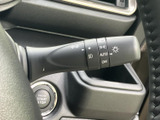 操作しやすい位置に配置されたウインカーレバー。スムーズな操作で、安全な車線変更をサポートします。直感的に使える設計です。