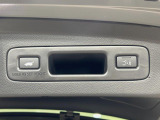 【パワーバックドア】スマートキーや運転席のボタンを押すだけでリアゲートが自動で開閉します!荷物を持っている時や、高い位置にあるバックドアを閉める際に便利な機能です♪