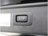 パワーバックドア装備!リヤゲートのスイッチを押すだけでバックドアが閉まります!運転席周りからも開閉の操作ができます♪