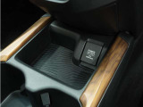 ◆12V電源ソケット◆スマートフォンの充電等にも便利な電源ソケット!使いやすい場所に装備されています。