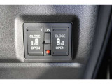 両側電動スライドドアなので、後席の乗り降り時・荷物の積み下ろし時も大変便利です♪