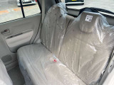 後部座席も十分な広さがあります!シートを倒せば荷物もさらに沢山積めますね♪