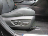 パワーシート搭載。微妙な調整が手軽にでき、最適なポジションで運転することが可能です。