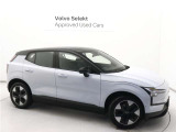 Volvo Cars appで車にリモートアクセスして、空調機能の操作や車の施錠・開錠、ソフトウェア更新などが可能です。エアコンやシートヒーターを操作して、出発前に車内を快適な温度に整えられます。