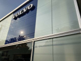 ボルボ正規ディーラーの当店は、厳しい基準と徹底的なチェックで、皆様に安心してお乗りいただける車をお届けします