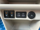【フロント両席シートヒーター】冬場に重宝します♪車のエアコンではエンジンが暖まるまで暖かい風は出ませんが、電気でシートの中の熱線を暖めるので、エアコンより早く暖まります!