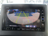 バックカメラで後方視界も見やすくなっております!!