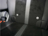 ◆ISOFIX◆シートベルトいらずでチャイルドシートと固定金具を連結するだけでガッチリ固定できます。