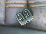 スマートキーは2個ついてますので複数でのご使用の際でもそれぞれ使っていただけますので大変便利ですよ(^^♪