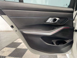 遠方のお客様大歓迎です。お気軽にお問い合わせ下さいませ。全国各BMW正規販売店で保証サービスを受けられるようご納車させて頂きますますのでご安心下さいませ!