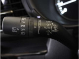 【オートワイパー機能】レバーをAUTOの位置にしているとき、レインセンサーが雨を感知すると、雨量に応じて、ワイパーが自動で作動します。