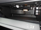 《ETC2.0車載器》高速道路上に設定されているITSスポットからドライブに役立つ情報が取得できます。