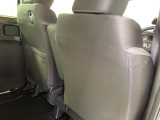 【座席シート】シート後側に便利な収納ポケットがあります。