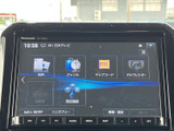多彩な機能が搭載されたナビゲーションシステムで、目的地までのルート検索やエンターテインメントをお楽しみいただけます。お好みに合わせて設定をカスタマイズできるのも魅力です。