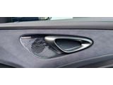デンマークの高級スピーカーメーカー「DYNAUDIO」が車内に12個標準装備。