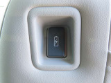 2列目シート用にUSBチャージャー付き(Type-C/急速充電対応タイプ)