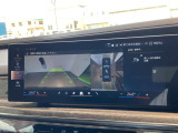 鮮明なバックカメラと上空からのサラウンドビューで駐車もラクラク。