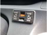 自社工場を3拠点完備しております。重整備やカスタムを始め、ご購入後のお車のメンテナンスも弊社にお任せください。