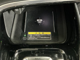 ワイヤレス充電器ついてます!スマートフォンを置くだけで充電可能。ケーブルをつなぐ煩わしさがありません。