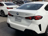 ご納車前には、BMWを熟知したメカニックによる100項目の点検・整備を行います。不具合箇所、交換時期に達している部品に関しましては、全て当社負担で交換してからのご納車となります。