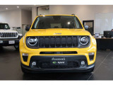 JEEPと言えば7スロットグリルです、7本のグリルはジープの証です。
