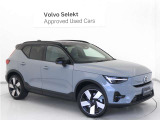 Volvo Cars appで車にリモートアクセスして、空調機能の操作や車の施錠・開錠、ソフトウェア更新などが可能です。エアコンやシートヒーターを操作して、出発前に車内を快適な温度に整えられます。