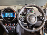 MINIのインテリアは初代から一貫してクラシックMINIのインテリアをモチーフにしております。
