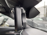 【ルームミラー一体型ETC】BMWといえばルームミラー一体型のETC。ドライバーから差し込めるかたちになっておりますので、差し忘れの際も慌てずにご利用いただけます。