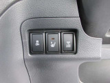 運転席側にシートヒーターがついています。冬の運転を快適にしてくれます。