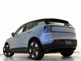 Volvo Cars appで車にリモートアクセスして、空調機能の操作や車の施錠・開錠、ソフトウェア更新などが可能です。エアコンやシートヒーターを操作して、出発前に車内を快適な温度に整えられます。