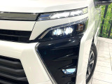 【LEDヘッドライト】悪天候や夜間走行時も良好な視界を確保し安心して運転できる高輝度LEDヘッドライトを装備!点灯速度が早く、消費電力も抑えられています。