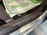 ステップにキズあります。