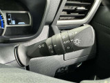 【オートライト】車外の明るさに応じて、自動的にライトの点灯・消灯をしてくれます。