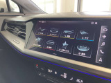 地図情報や車両情報などをステアリングのスイッチから操作して表示できます。