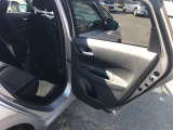 運転席側後部の画像です。