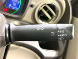 【オートライト】周りの明るさに応じて自動でヘッドライトの点灯・消灯ができる機能です!ライトの付け忘れ・消し忘れなどが無くなり、雨の日や夕方の走行も安心!トンネル通過時も便利ですね♪