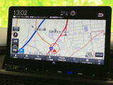 鮮明な地図表示で、目的地へのナビゲーションをサポート。スムーズなルート検索で、快適なドライブをサポートします。