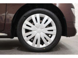 純正のホイールキャップが足元を飾ります!タイヤサイズは165/55R15 になります。