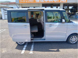 両側スライドドアです。