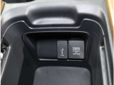 また、中にはナビと接続や、スマートフォンの充電などにも使えるUSB端子や、アクセサリーソケット付。※ナビとの接続は機種によってはできないものもありますので、接続確認が必要です。