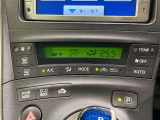 【オートエアコン】一度お好みの温度に設定すれば、車内の温度を検知し風量や温度を自動で調整。暑い&hellip;寒い&hellip;と何度もスイッチ操作をする必要はありません。快適な車内空間には必須の機能ですね♪