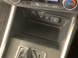ドライブのサポート、車内の収納スペースも充実してます♪