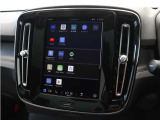 Google搭載のボルボなら、車内にいながら多彩なデジタルライフをお楽しみいただけます。Google Playから必要なアプリをダウンロードして、有意義な移動時間を楽しみましょう。