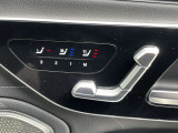 運転席・助手席側にはシートヒーター・シートファン・メモリー機能付き電動シートを標準装備致しておりますので夏の暑い季節や寒い季節には大変重宝します。