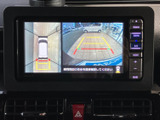 駐車時の後方確認をサポートするバックモニター。安全でスムーズな後退を支援します。